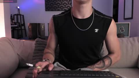 Snapshot of im__thomas chatting on 10/08/25, 04:43 IM THOMAS online show from 10/08/25, 04:43