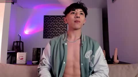 Snapshot of im__thomas chatting on 11/13/25, 07:18 IM THOMAS online show from 11/13/25, 07:18