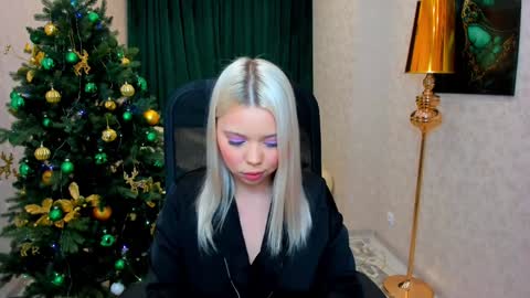 Snapshot of im__youre_sunshine chatting on 12/27/24, 11:21 Roxy online show from 12/27/24, 11:21