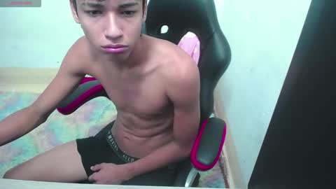 im_david01 online show from 10/25/25, 01:40