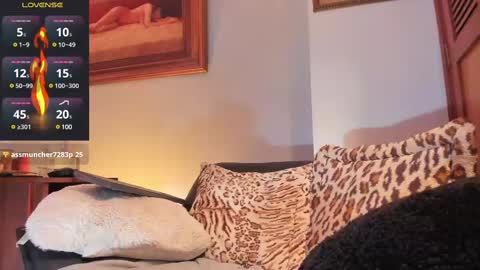 im_dominike online show from 03/12/25, 02:30