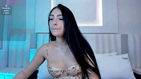 im_isabella1 online show from 05/15/26, 09:22