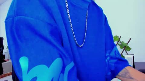 Snapshot of im_mathias chatting on 10/15/25, 04:40 mathias online show from 10/15/25, 04:40