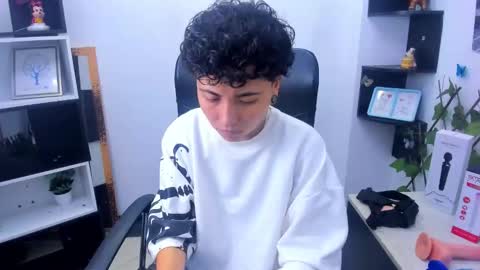 Snapshot of im_mathias chatting on 11/19/25, 03:06 mathias online show from 11/19/25, 03:06