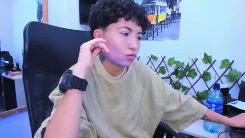 Snapshot of im_mathias chatting on 11/23/25, 04:01 mathias online show from 11/23/25, 04:01