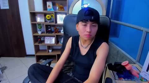 Snapshot of im_mathias chatting on 11/30/25, 12:53 mathias online show from 11/30/25, 12:53