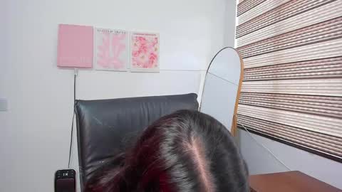 Mia online show from 03/31/26, 06:08