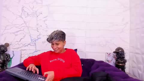 Snapshot of im_milan_rs chatting on 02/19/25, 09:50 im_milan_rs online show from 02/19/25, 09:50