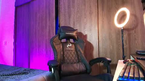 Snapshot of im_usuga chatting on 03/28/26, 12:05 im_usuga online show from 03/28/26, 12:05