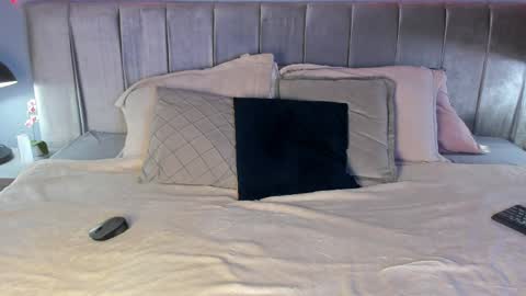 Snapshot of im_valskin chatting on 04/09/26, 11:48 Val online show from 04/09/26, 11:48