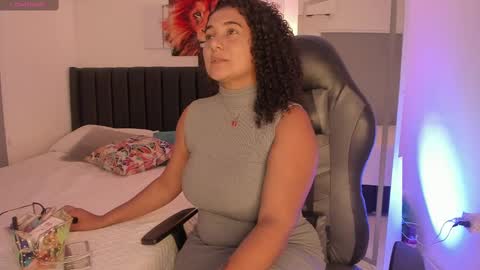 Snapshot of imacwenn_ chatting on 03/06/25, 10:36 Sofia online show from 03/06/25, 10:36