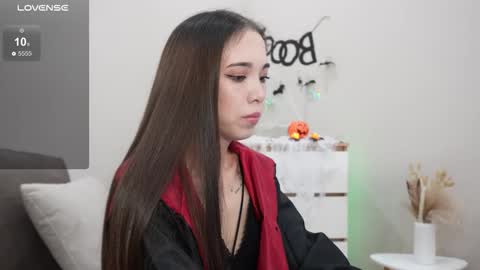 Snapshot of imaginasian_ chatting on 10/31/25, 04:02 imaginasian online show from 10/31/25, 04:02