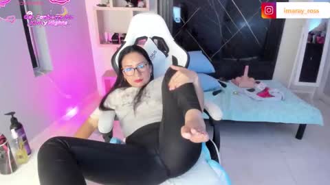 Snapshot of imaray_1_ chatting on 12/15/25, 01:48 imaray online show from 12/15/25, 01:48