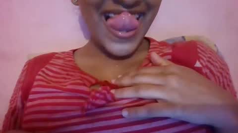 Snapshot of imlovelyrose chatting on 12/01/24, 05:02 ROSE online show from 12/01/24, 05:02