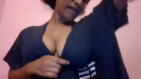 Snapshot of imlovelyrose chatting on 12/04/24, 05:44 ROSE online show from 12/04/24, 05:44