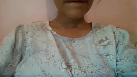 Snapshot of imlovelyrose chatting on 12/07/24, 05:04 ROSE online show from 12/07/24, 05:04