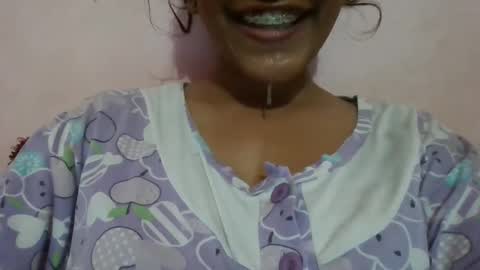 Snapshot of imlovelyrose chatting on 12/19/24, 02:13 ROSE online show from 12/19/24, 02:13