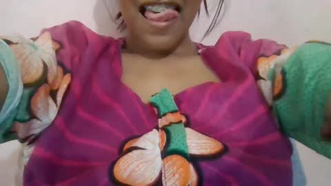 Snapshot of imlovelyrose chatting on 12/30/24, 02:42 ROSE online show from 12/30/24, 02:42