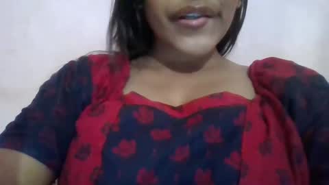 Snapshot of imlovelyrose chatting on 01/29/25, 01:28 ROSE online show from 01/29/25, 01:28