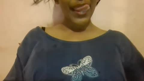 Snapshot of imlovelyrose chatting on 03/04/25, 01:06 ROSE online show from 03/04/25, 01:06