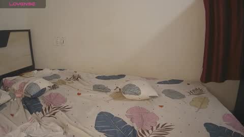 Snapshot of imlovelyrose chatting on 09/22/25, 12:29 ROSE online show from 09/22/25, 12:29