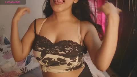 Snapshot of imlovelyrose chatting on 10/10/25, 10:25 ROSE online show from 10/10/25, 10:25