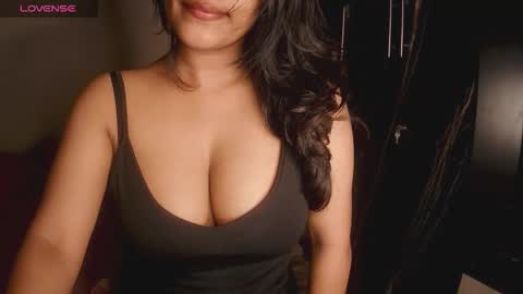 Snapshot of imlovelyrose chatting on 10/16/25, 08:10 ROSE online show from 10/16/25, 08:10