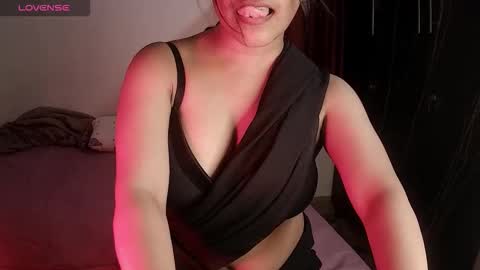 Snapshot of imlovelyrose chatting on 10/20/25, 11:43 ROSE online show from 10/20/25, 11:43