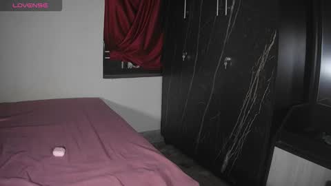 Snapshot of imlovelyrose chatting on 11/09/25, 06:17 ROSE online show from 11/09/25, 06:17