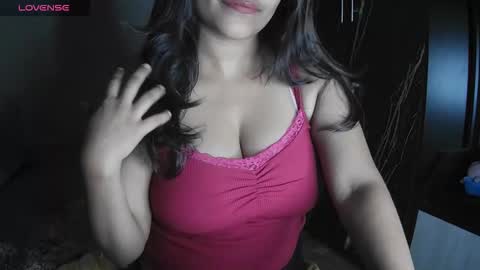 Snapshot of imlovelyrose chatting on 12/17/25, 07:53 ROSE online show from 12/17/25, 07:53