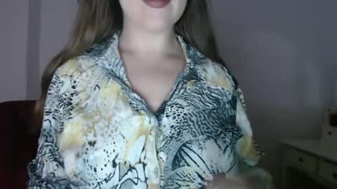 Snapshot of immouss chatting on 12/16/24, 09:41 Pola online show from 12/16/24, 09:41