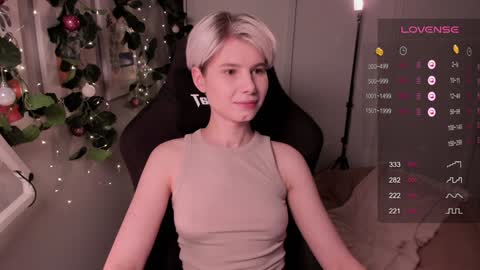 Snapshot of imnotmia chatting on 12/19/24, 05:29 Mia online show from 12/19/24, 05:29