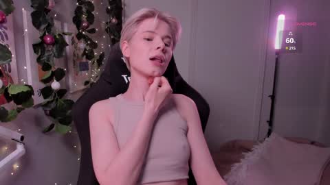 Snapshot of imnotmia chatting on 01/12/25, 08:14 Mia online show from 01/12/25, 08:14