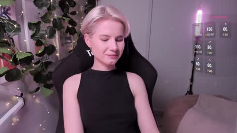 Snapshot of imnotmia chatting on 01/22/25, 08:38 Mia online show from 01/22/25, 08:38