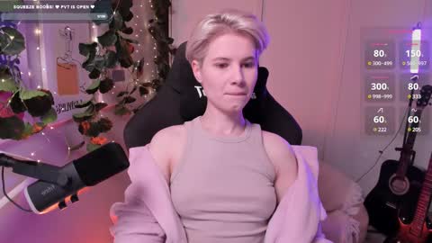 Snapshot of imnotmia chatting on 02/09/25, 10:09 Mia online show from 02/09/25, 10:09