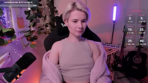 Snapshot of imnotmia chatting on 02/18/25, 09:43 Mia online show from 02/18/25, 09:43