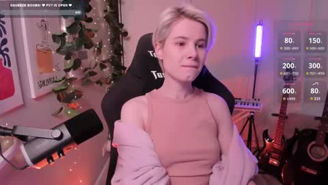 Snapshot of imnotmia chatting on 02/22/25, 09:45 Mia online show from 02/22/25, 09:45