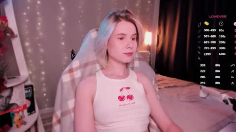 Snapshot of imnotmia chatting on 11/02/25, 10:06 Mia online show from 11/02/25, 10:06