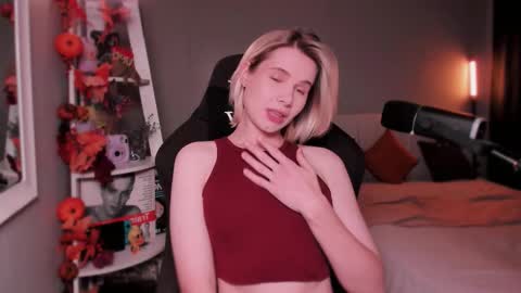 Snapshot of imnotmia chatting on 11/08/25, 08:47 Mia online show from 11/08/25, 08:47