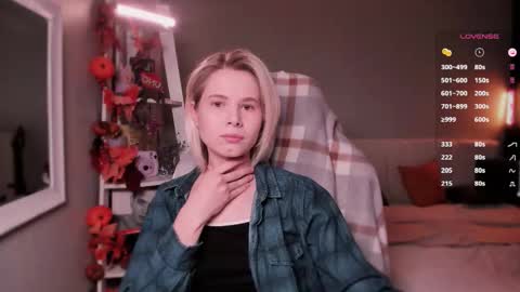 Snapshot of imnotmia chatting on 11/09/25, 10:13 Mia online show from 11/09/25, 10:13