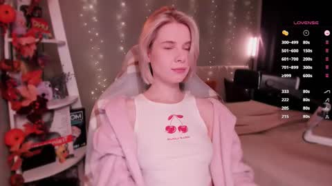 Snapshot of imnotmia chatting on 11/16/25, 10:21 Mia online show from 11/16/25, 10:21