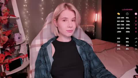 Snapshot of imnotmia chatting on 11/23/25, 10:15 Mia online show from 11/23/25, 10:15