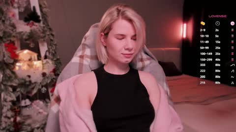 Snapshot of imnotmia chatting on 12/05/25, 10:24 Mia online show from 12/05/25, 10:24