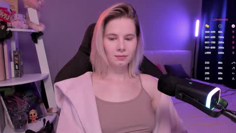 Mia online show from 04/05/26, 10:12