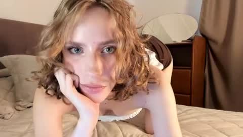 Snapshot of imogensy chatting on 06/26/26, 02:21 my name Imo Fansly online show from 06/26/26, 02:21