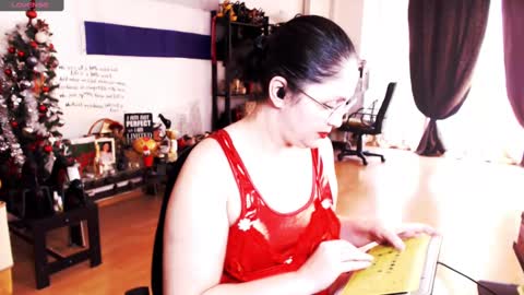 Snapshot of imperatrizasado chatting on 02/14/25, 07:28 Empress online show from 02/14/25, 07:28