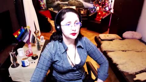 Snapshot of imperatrizasado chatting on 12/17/25, 12:16 Empress online show from 12/17/25, 12:16