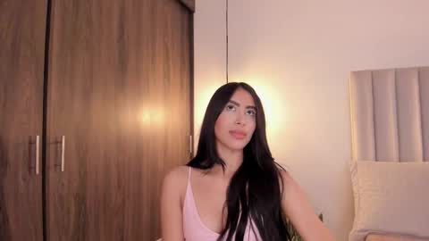 Snapshot of imsaraah chatting on 11/15/25, 09:32 sarah online show from 11/15/25, 09:32