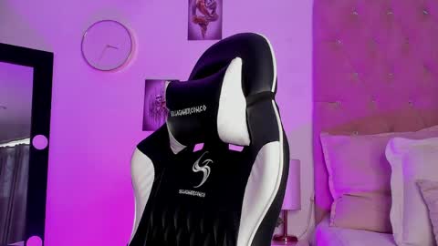 imtami04 online show from 04/05/26, 05:32