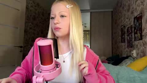 Lola online show from 02/24/26, 11:41